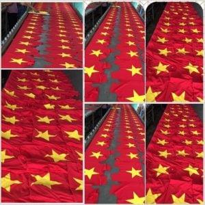 Áo cờ đỏ sao vàng cổ động đội tuyển bóng đá Việt Nam